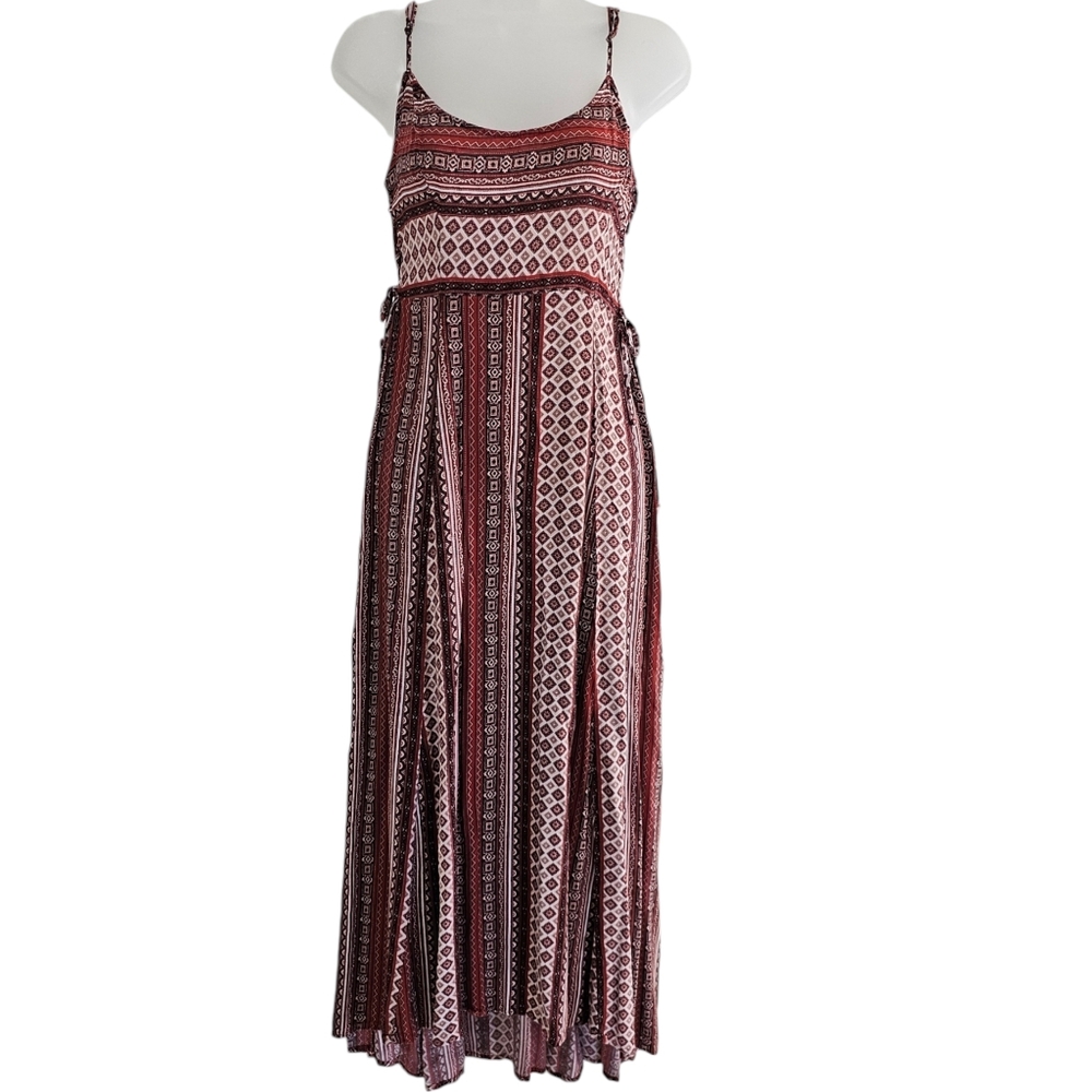 Hollister Maxi Dress Size M Red Maroon Cream Geometric Print Lace Up Sides‎ Boho